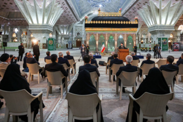 El presidente iraní y su gabinete renuevan su lealtad al Imam Jomeini