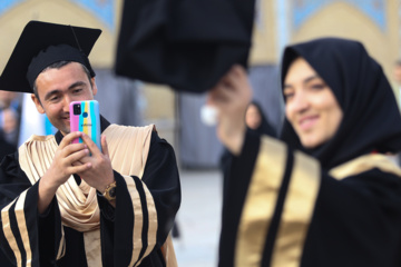 Acto de graduación de estudiantes extranjeros en Irán