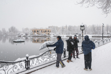 Caída de nieve otoñal en Tabriz