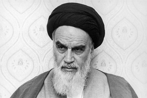 امام خمینی (ره) نظریه "دین فقط در مسجد" را باطل کرد