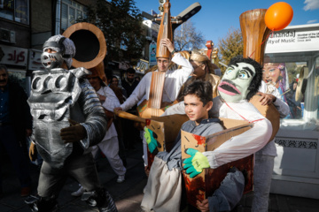 کارناوال عروسکی جشنواره تئاتر کردستان