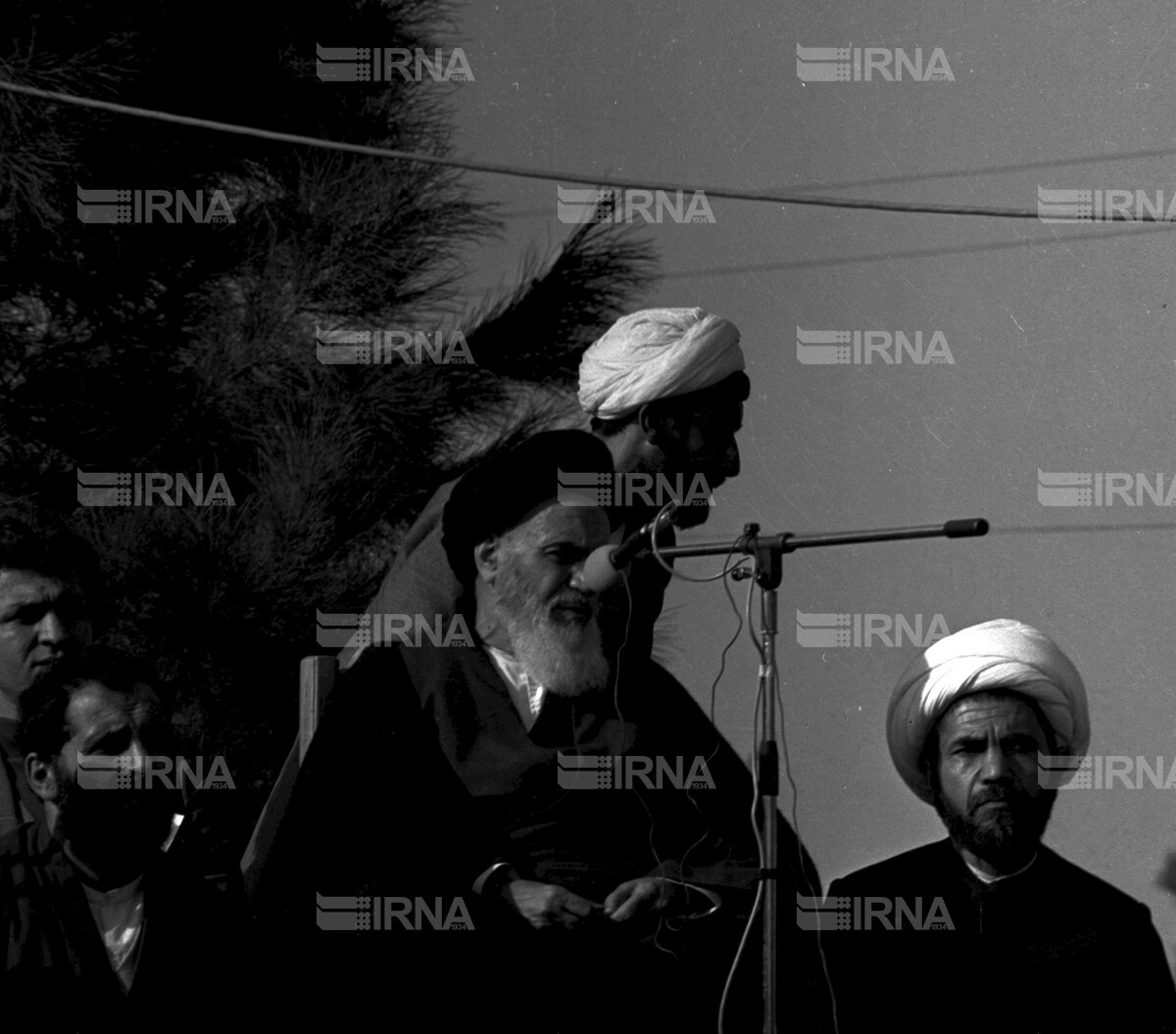 ورود امام خمینی به ایران و سخنرانی در بهشت زهرا