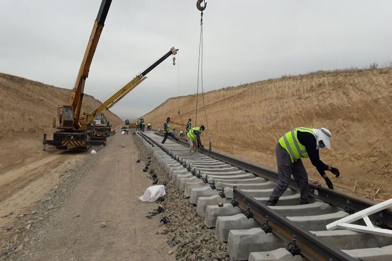 وزیر راه: برای اتصال راه‌آهن اردبیل به جمهوری آذربایجان اقدام می‌کنیم 