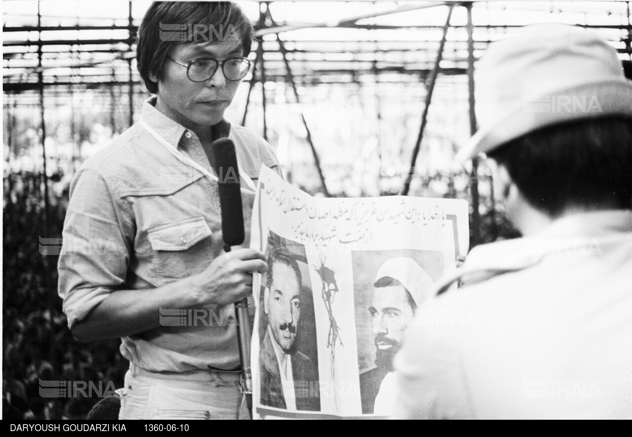 مراسم یادبود شهیدان رجایی و باهنر از سوی امام خمینی - حضور خبرنگاران خارجی