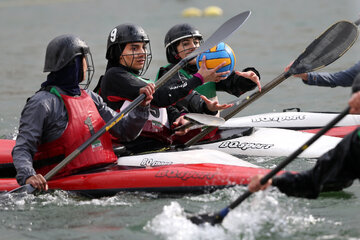 Liga Premier de Barco Dragón y Kayak Polo femenino