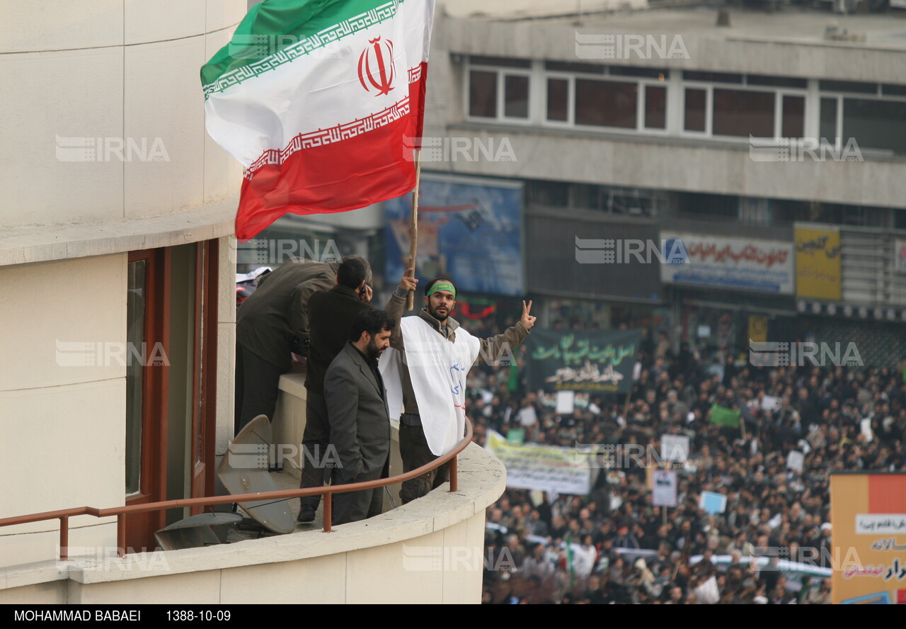 راهپیمایی مردم تهران در اعتراض به هتک حرمت روز عاشورا