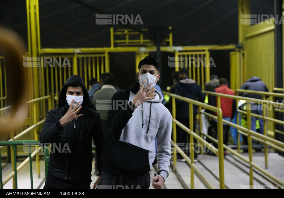دیدار تیم های فوتبال استقلال تهران و نساجی مازندران - ورود هواداران