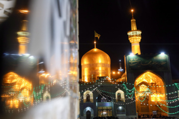 L'ambiance du sanctuaire de l'Imam Reza (P) à la veille de l’anniversaire de la bienheureuse naissance du très vénéré Imam Ali (P)