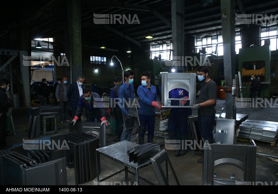 سفر رییس جمهوری به استان سمنان - بازدید از کارخانه تولید لوازم خانگی سنگرکار در مهدیشهر