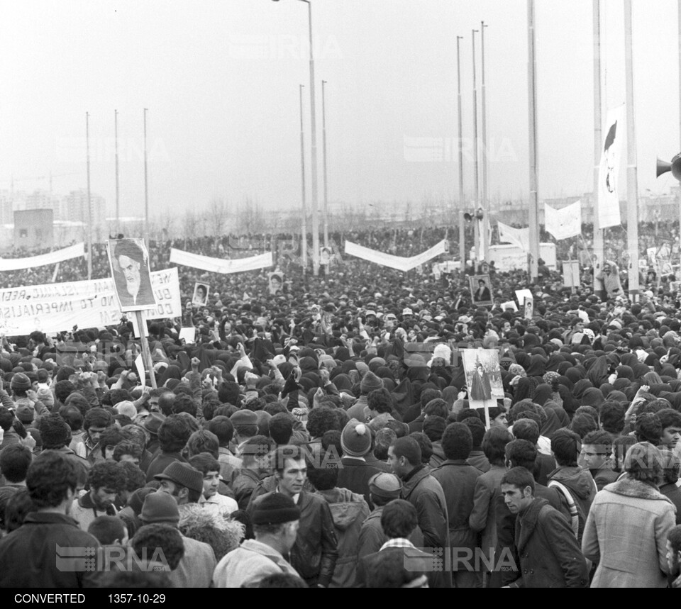 مروری بر روزهای انقلاب - راهپیمایی مردم در روز اربعین 29 دی 1357