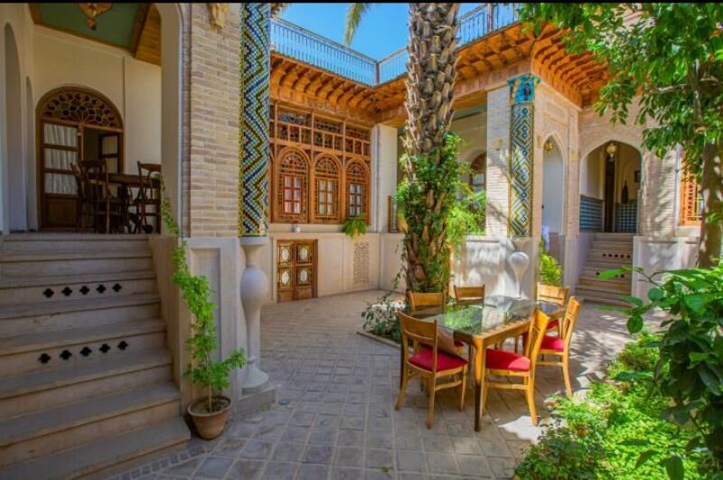 عمارت تاریخی ایران مهر شیراز میزبان مراسم رونمایی از چهار کتاب