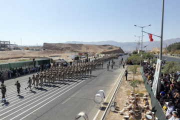 Le défilé des forces armées iraniennes à l’occasion de la Semaine sacrée de la défense