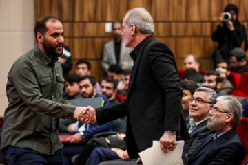 Presidente Pezeshkian asiste a la ceremonia de Día de Estudiante Universitario 