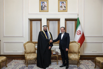 Rencontre entre le ministre conseiller aux A.E. du Qatar, Mohammed bin Abdulaziz Al-Khulaifi, avec le Chef de la diplomatie iranienne, Abbas Araghchi, le mercredi 8 janvier 2025 à Téhéran