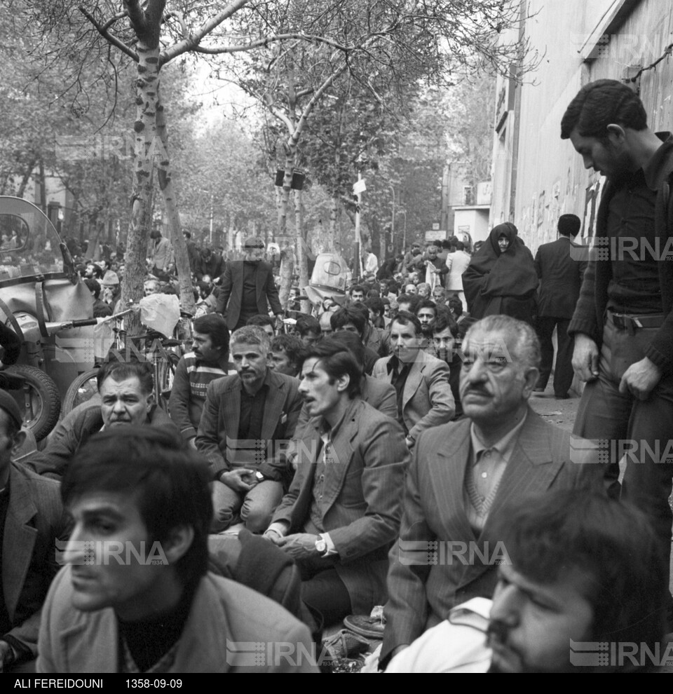 راهپیمایی مردم تهران و نماز جمعه در روز عاشورای حسینی