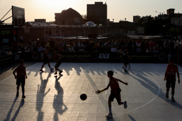 Competiciones callejeras de baloncesto y fútbol en Tabriz