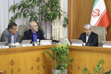 Iran’s new cabinet holds first session