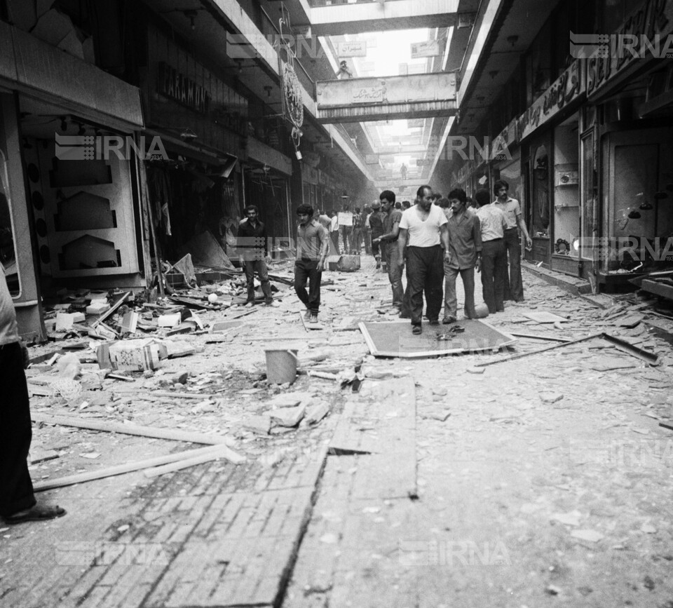 انفجار همزمان سه بمب در پاساژ کمپانی خیابان فردوسی