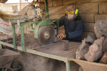 تولید سنگ پا در روستای «قزلجه‌کند»