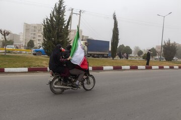 راهپیمایی موتوری به مناسبت بزرگداشت ۲۲ بهمن با حضور اقشار مختلف مردم گنبدکاووس همزمان با سراسر کشور برگزار شد