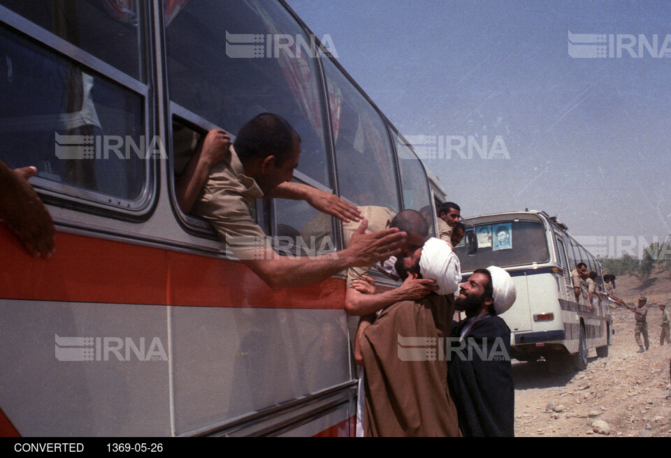 بازگشت نخستین گروه از آزادگان به میهن اسلامی