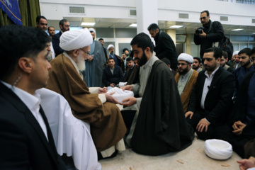 عمIran : cérémonies de remise des turbans aux étudiants de l'école de théologie de Qom 