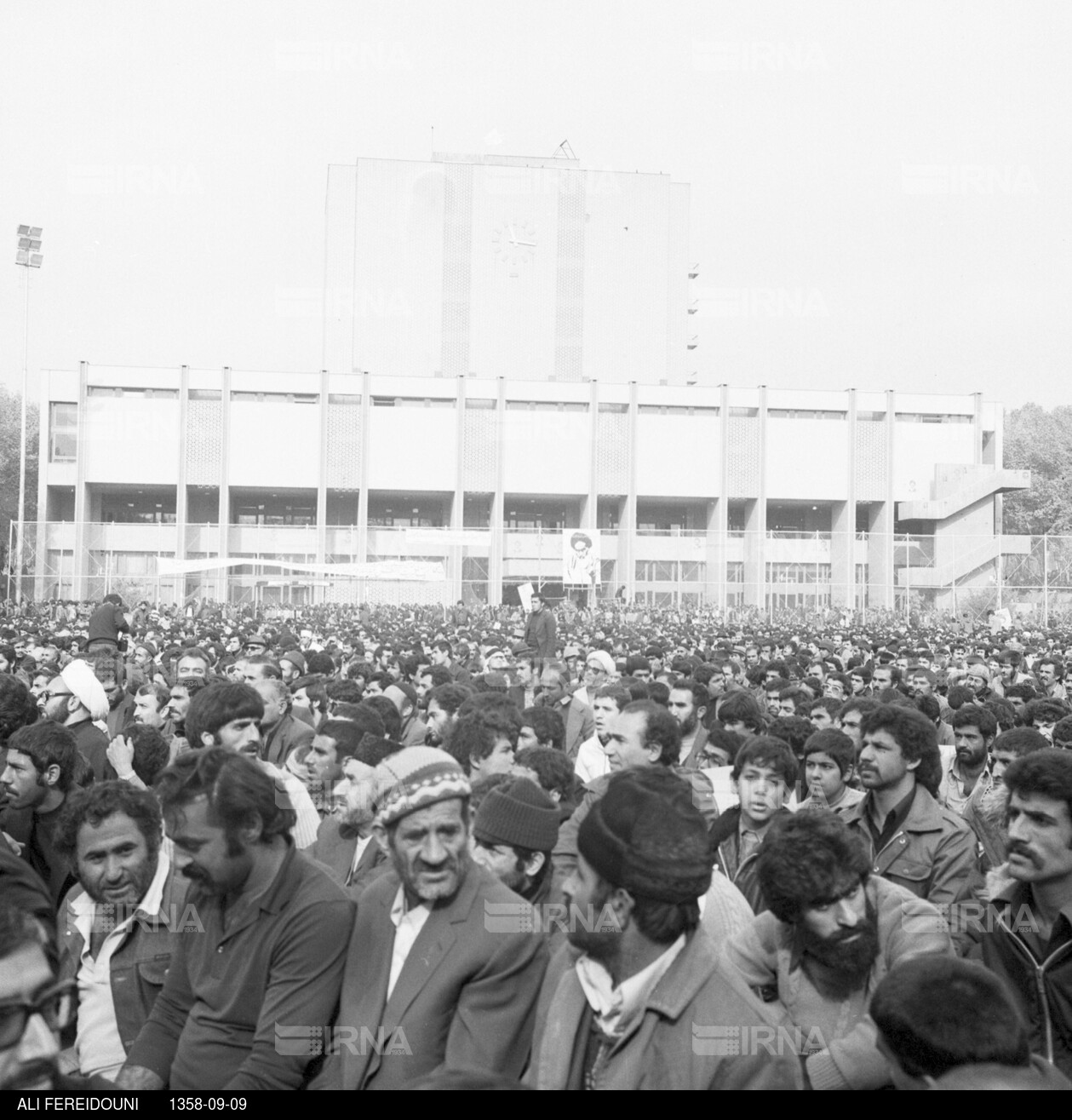 راهپیمایی مردم تهران و نماز جمعه در روز عاشورای حسینی