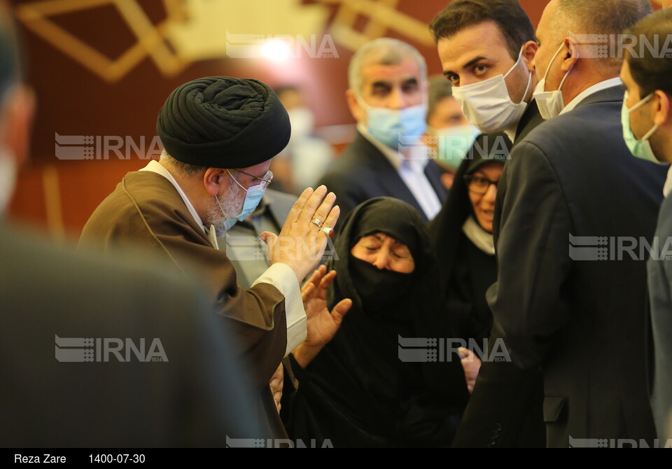 سفر رئیس جمهوری به استان اردبیل - دیدار رییس جمهوری با نخبگان علما، خانواده شهدا ، ایثارگران و جمعی از اقشار مختلف مردم استان اردبیل