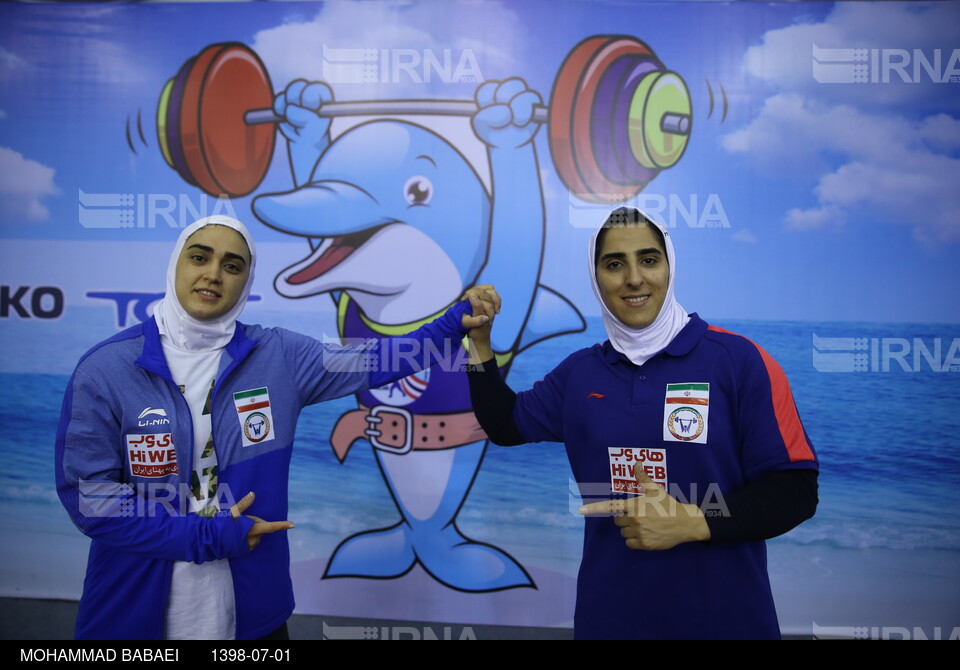 مسابقات جهانی وزنه برداری زنان - راست سیده الهام حسینی، چپ ابریشم ارجمند خواه