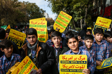 Las marchas del 13 de Aban en todo Irán