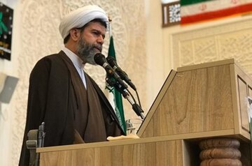 امام جمعه موقت شیراز: سفرهای استانی در سیاست‌گذاری توسعه اثربخش است