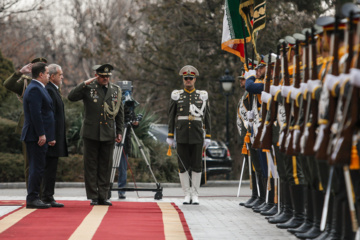 El presidente iraní recibe oficialmente al primer ministro de Irak