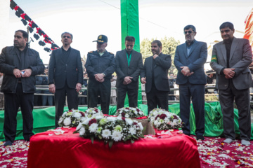 Iran : enterrement des corps de soldats martyrs inconnus à Yazd