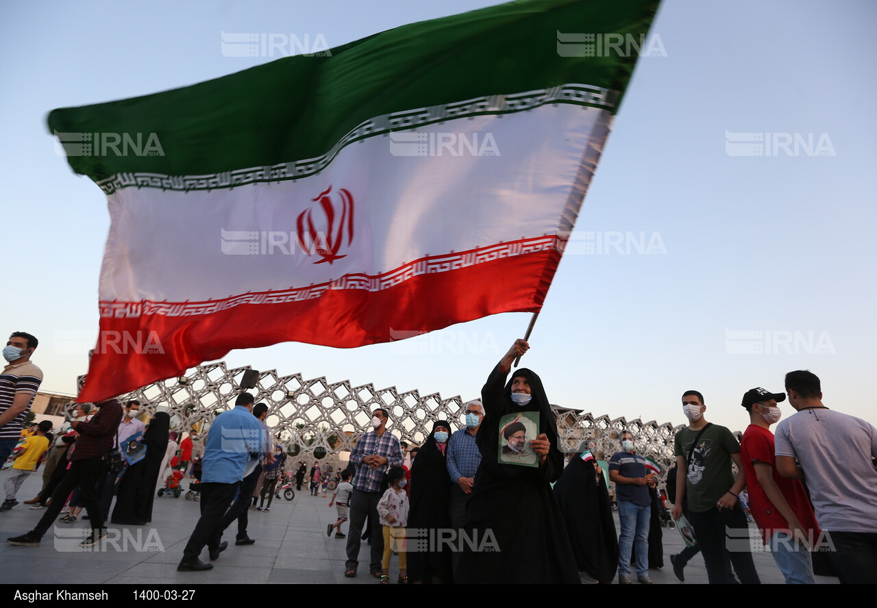 جشن تهرانی‌ها برای رییس جمهور منتخب