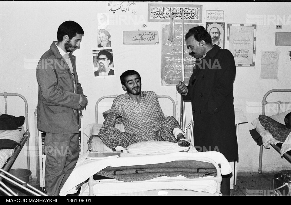 سفر رئیس جمهوری به اصفهان - عیادت نمایندگان رییس جمهور از مجروحان جنگ