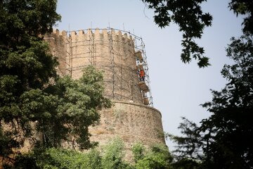 Reconstrucción del castillo Falak ol-Aflak