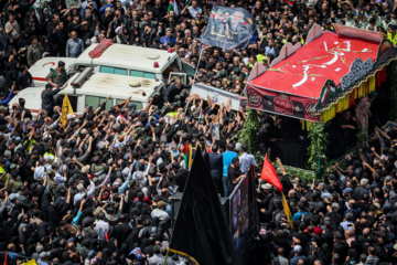 Multitudinario funeral del mártir Haniya en Teherán