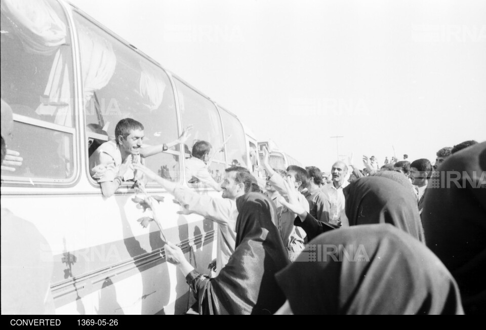 بازگشت نخستین گروه از آزادگان به میهن اسلامی