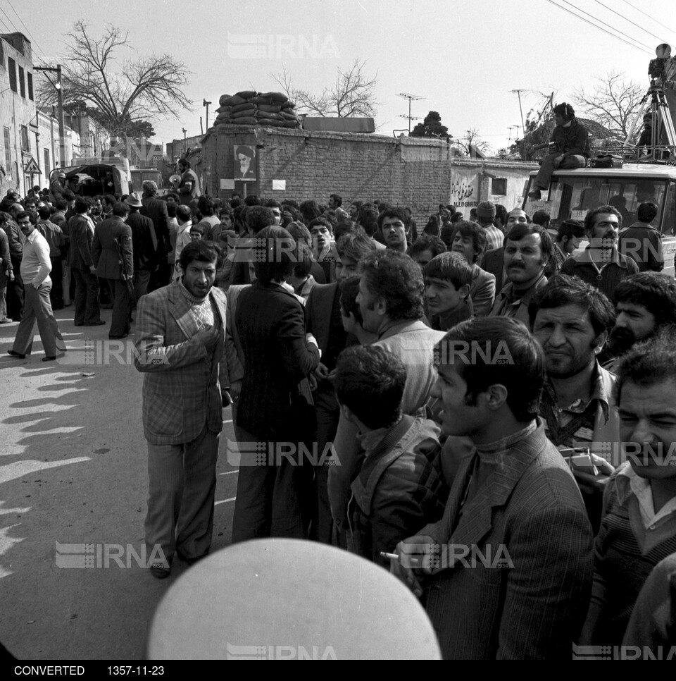 صحنه هایی از نخستین روزهای پیروزی انقلاب اسلامی