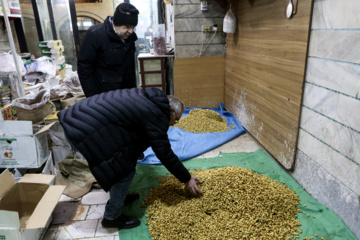 Compras para la noche de Yalda en Teherán