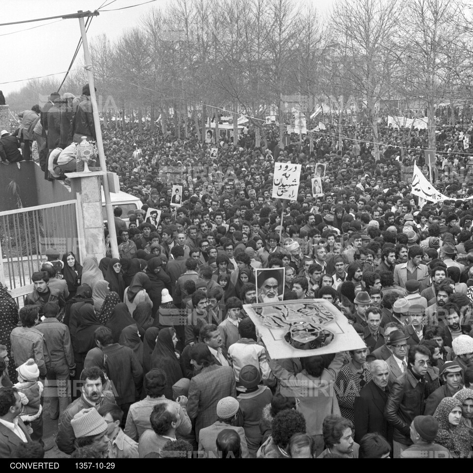 مروری بر روزهای انقلاب - راهپیمایی مردم در روز اربعین 29 دی 1357