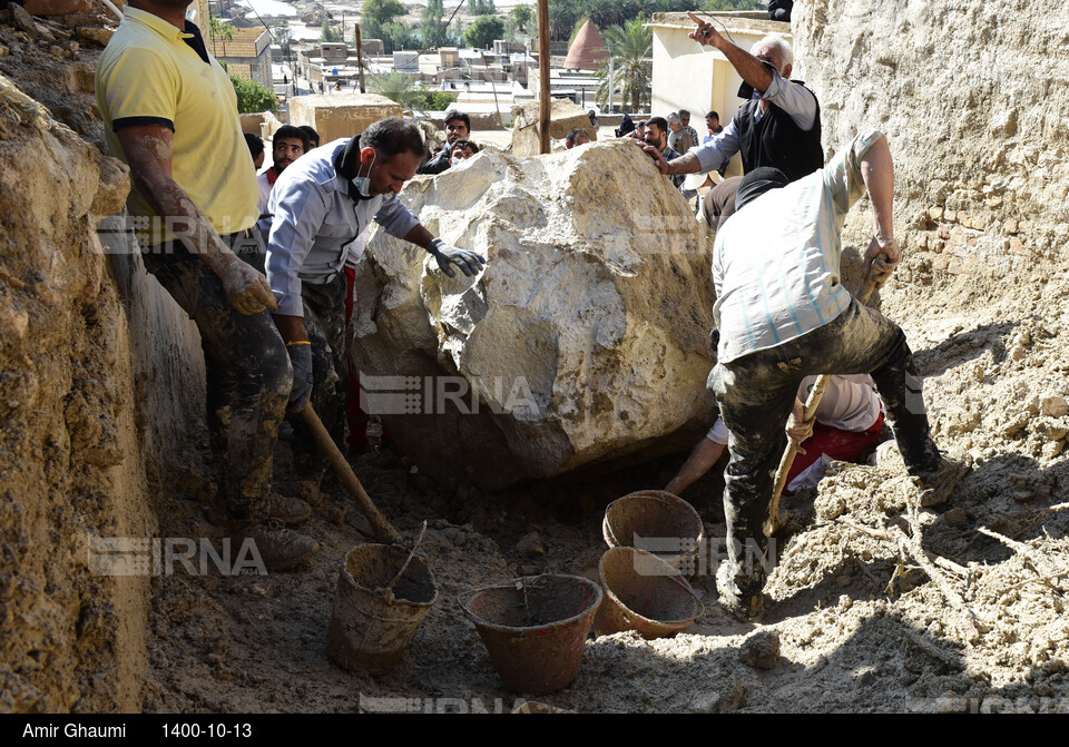 مرگ جوان لاری به علت ریزش کوه ناشی از باران شدید