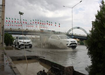 بارندگی وآب گرفتگی در خیابان های سمنان