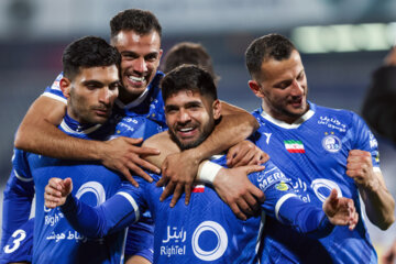 Iran's Pro League: Esteghlal vs. Sanat Naft