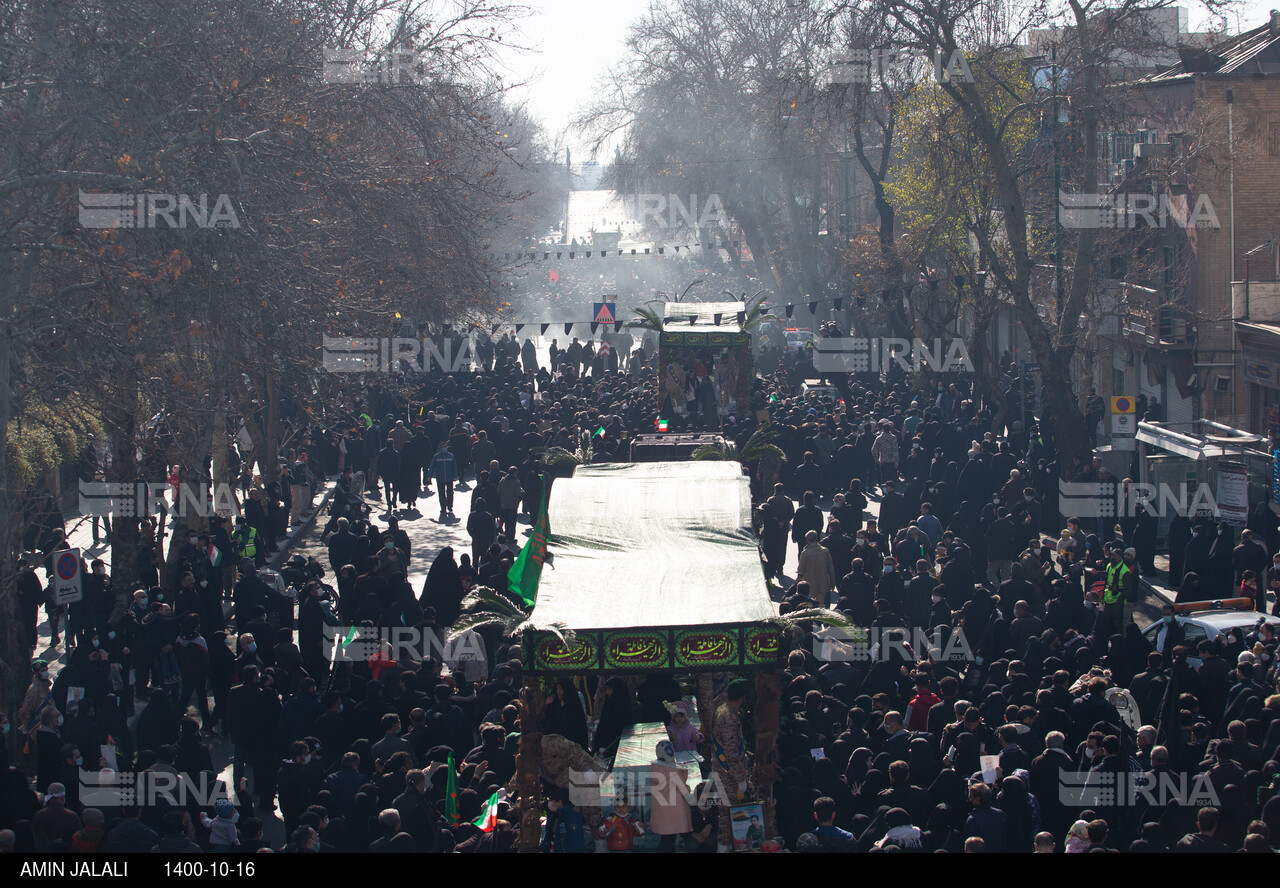 تشییع پیکرهای ۱۵۰ شهید گمنام در تهران