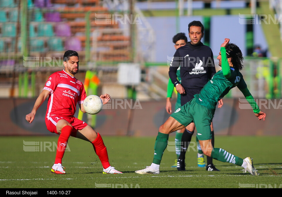 دیدار تیم‌های فوتبال ذوب‌آهن و پرسپولیس