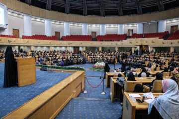 La cérémonie de célébration de la dignité de la femme a eu lieu le dimanche 22 décembre 2024 en présence de Massoud Pezeshkian, le président de la République islamique d'Iran, dans la Salle des Réunions des Dirigeants, à Téhéran.
