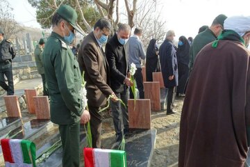 غبارروبی و عطرافشانی مزار شهدای اشنویه همزمان با دهه مبارک فجر