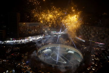 Téhéran-Rue Valiasr: feu d’artifice pour la Mi-Sha'ban