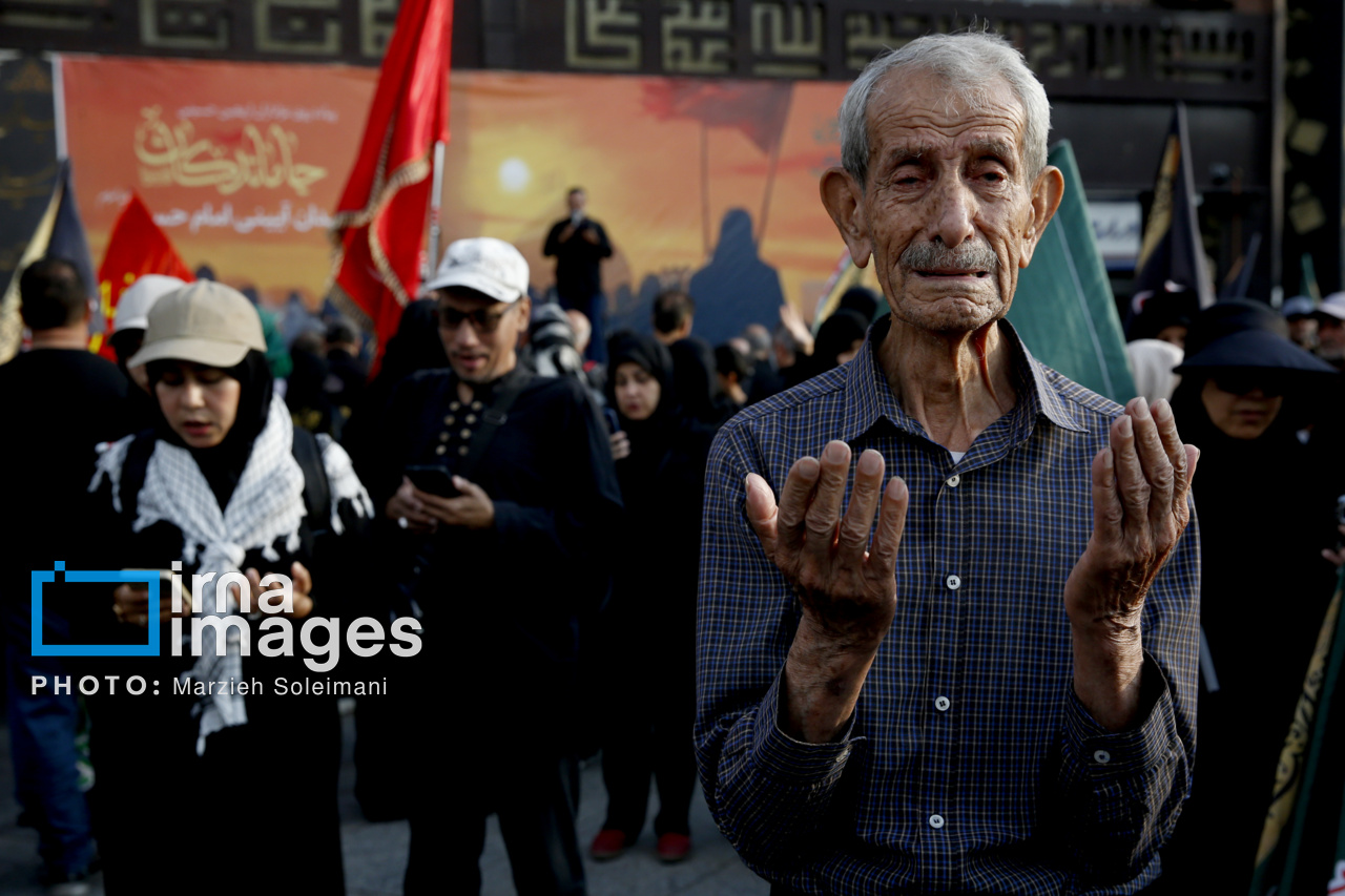 پیاده روی جاماندگان اربعین در تهران